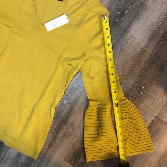 ☀️New York & Company Bell Sleeve Top - Picture 7 of 7